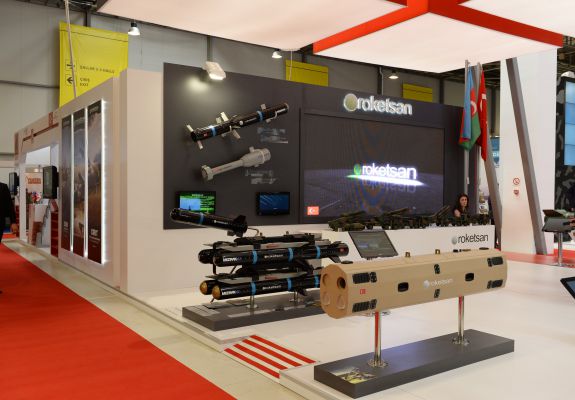 Ильхам Алиев ознакомился с первой Азербайджанской международной выставкой оборонной промышленности (ФОТО)