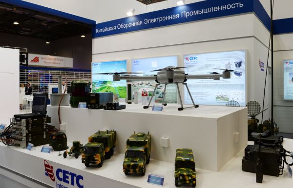 Ильхам Алиев ознакомился с первой Азербайджанской международной выставкой оборонной промышленности (ФОТО)