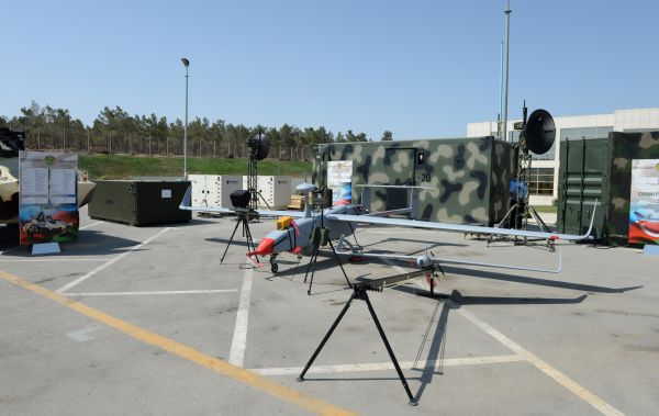 Ильхам Алиев ознакомился с первой Азербайджанской международной выставкой оборонной промышленности (ФОТО)