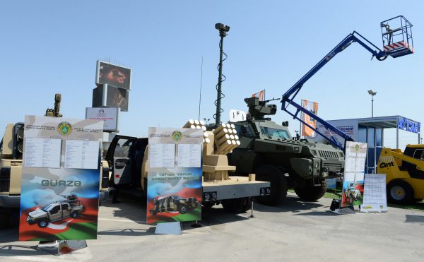 Ильхам Алиев ознакомился с первой Азербайджанской международной выставкой оборонной промышленности (ФОТО)