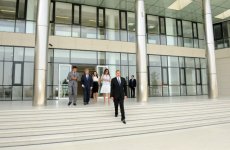 Президент Ильхам Алиев и его супруга приняли участие в открытии Бакинского французского лицея (ФОТО)