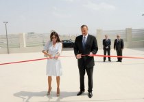 Президент Ильхам Алиев и его супруга приняли участие в открытии Бакинского французского лицея (ФОТО)