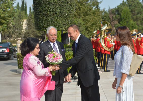 В Баку состоялась церемония официальной встречи премьер-министра Малайзии (ФОТО)