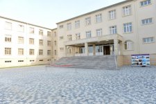Президент Азербайджана принял участие в открытии новых зданий средних школ в поселке Амирджан и Бинагадинском районе Баку (ФОТО)