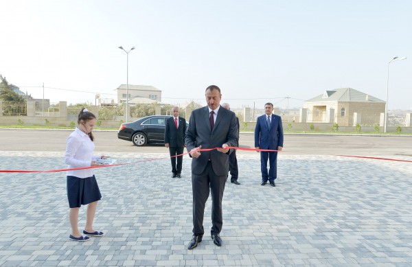 Президент Азербайджана принял участие в открытии новых зданий средних школ в поселке Амирджан и Бинагадинском районе Баку (ФОТО)