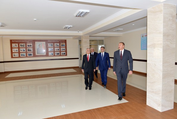 Президент Азербайджана принял участие в открытии новых зданий средних школ в поселке Амирджан и Бинагадинском районе Баку (ФОТО)