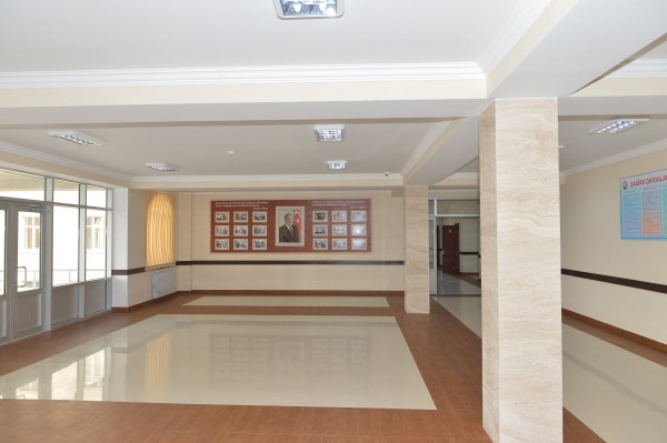 Президент Азербайджана принял участие в открытии новых зданий средних школ в поселке Амирджан и Бинагадинском районе Баку (ФОТО)