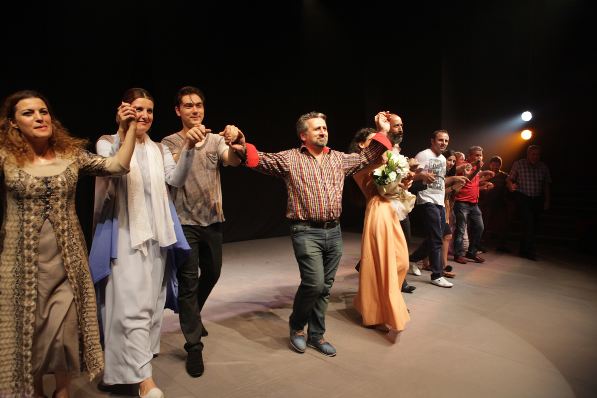 Нофель Велиев поставил спектакль в Муниципальном театре Антальи (ФОТО)