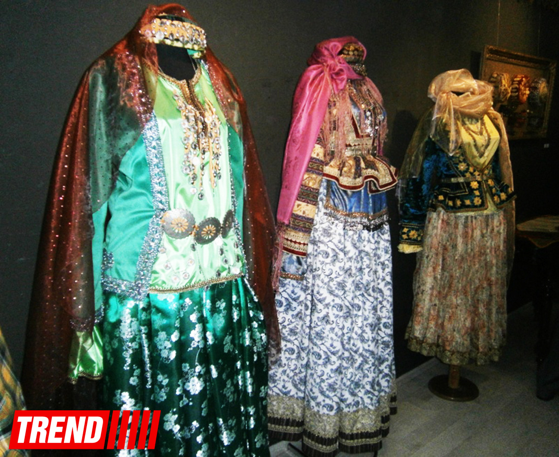 "Азербайджанская национальная одежда": очарование работ Камали К. Янссон (ФОТО)