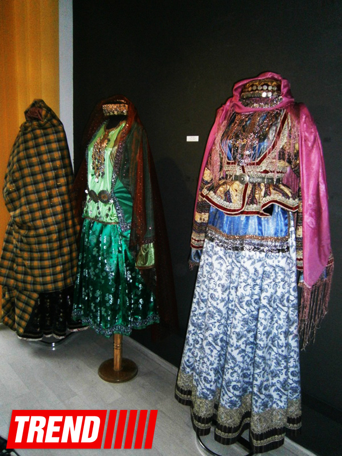 "Азербайджанская национальная одежда": очарование работ Камали К. Янссон (ФОТО)