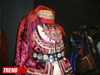 "Азербайджанская национальная одежда": очарование работ Камали К. Янссон (ФОТО)