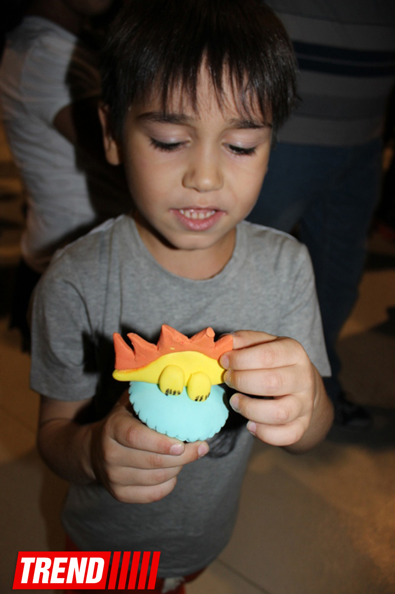 В Баку открылось грандиозное "Шоу динозавров" – звезды, радость детей и родителей (ФОТО)