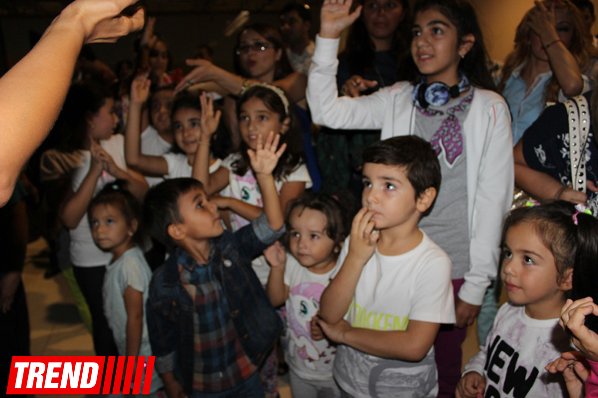 В Баку открылось грандиозное "Шоу динозавров" – звезды, радость детей и родителей (ФОТО)