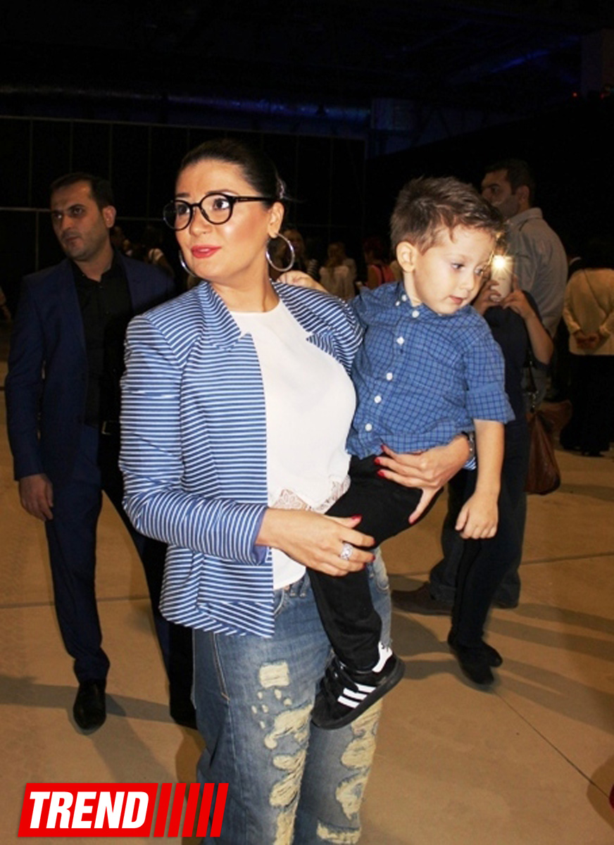 В Баку открылось грандиозное "Шоу динозавров" – звезды, радость детей и родителей (ФОТО)