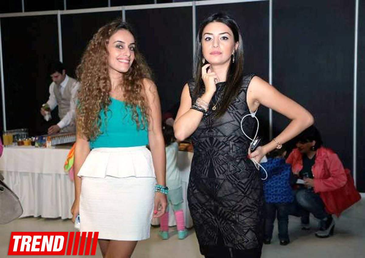 В Баку открылось грандиозное "Шоу динозавров" – звезды, радость детей и родителей (ФОТО)