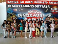 Бакинские школьники совершили доисторическое путешествие - в гостях у динозавров (ФОТО)