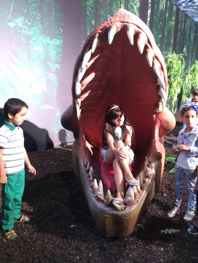 Бакинские школьники совершили доисторическое путешествие - в гостях у динозавров (ФОТО)