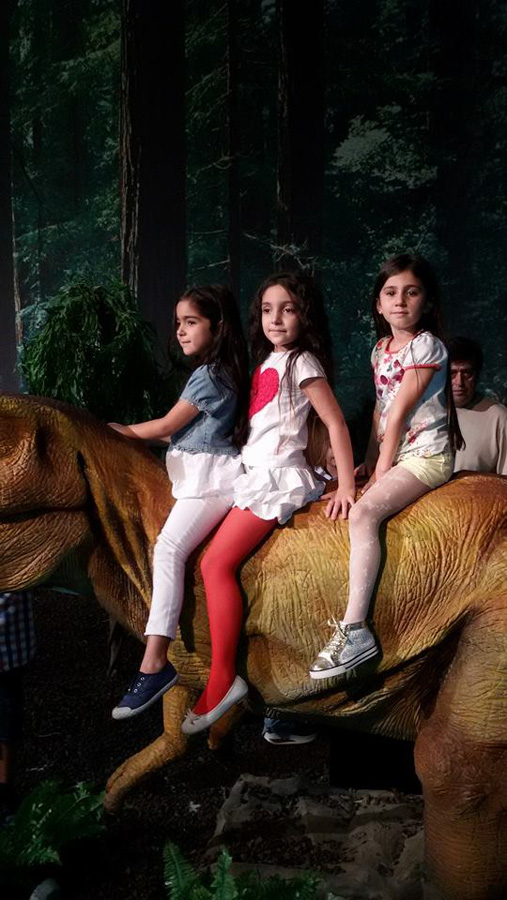 Бакинские школьники совершили доисторическое путешествие - в гостях у динозавров (ФОТО)