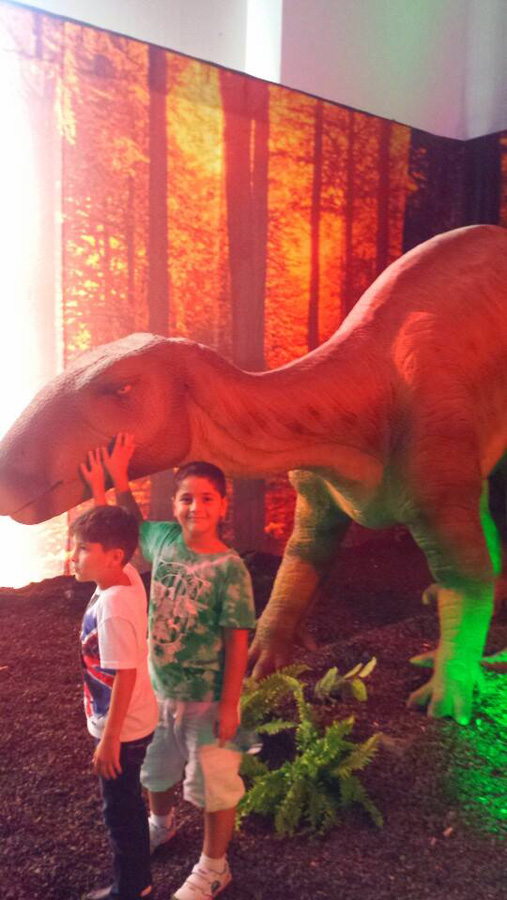 Бакинские школьники совершили доисторическое путешествие - в гостях у динозавров (ФОТО)