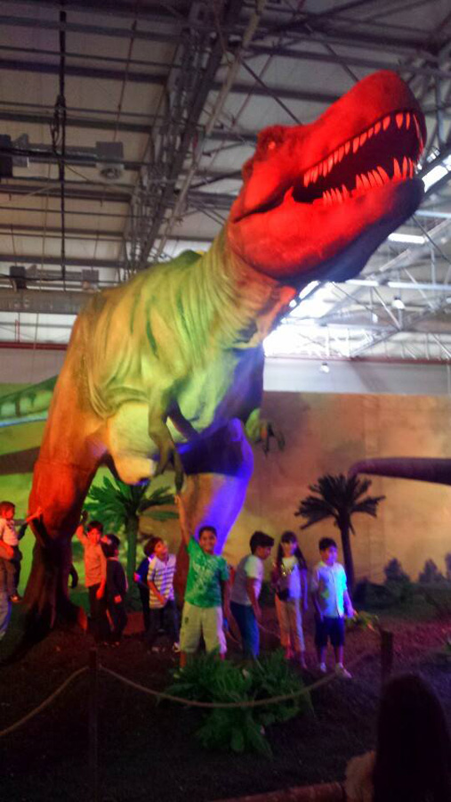 Бакинские школьники совершили доисторическое путешествие - в гостях у динозавров (ФОТО)