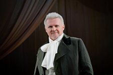 День рождения Бакинской русдрамы: премьера спектакля "Руководство желающим жениться"