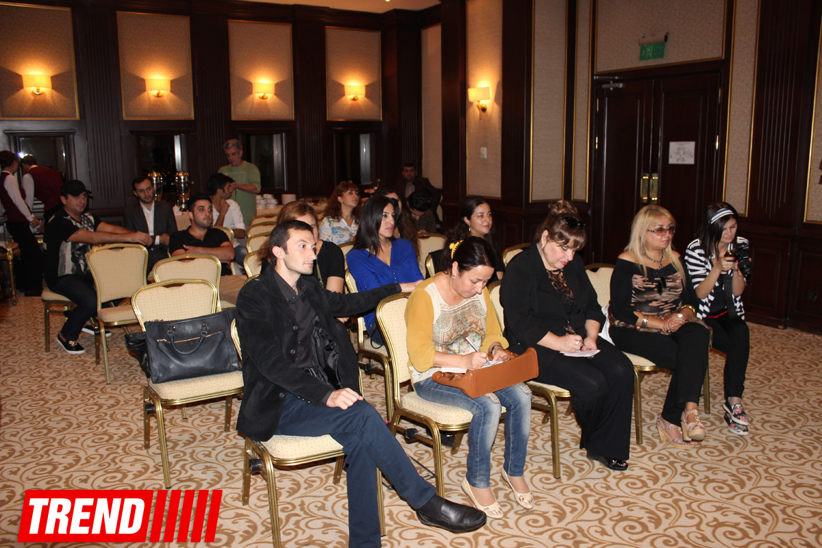 Рухи Алиева презентовала телепроект "Это не модно!" (ФОТО)