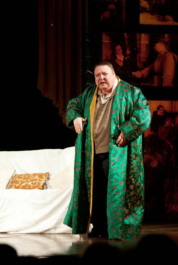 День рождения Бакинской русдрамы: премьера спектакля "Руководство желающим жениться"