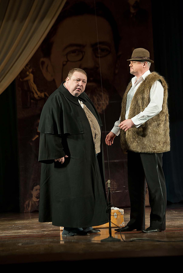 День рождения Бакинской русдрамы: премьера спектакля "Руководство желающим жениться"