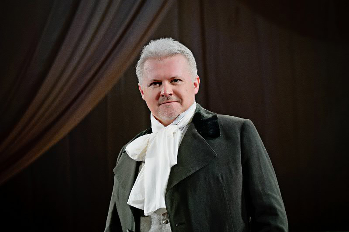 День рождения Бакинской русдрамы: премьера спектакля "Руководство желающим жениться"