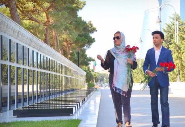 Мушарраф Акай и Фаиг Агаев почтили память выдающихся государственных деятелей и шехидов Азербайджана (ФОТО)