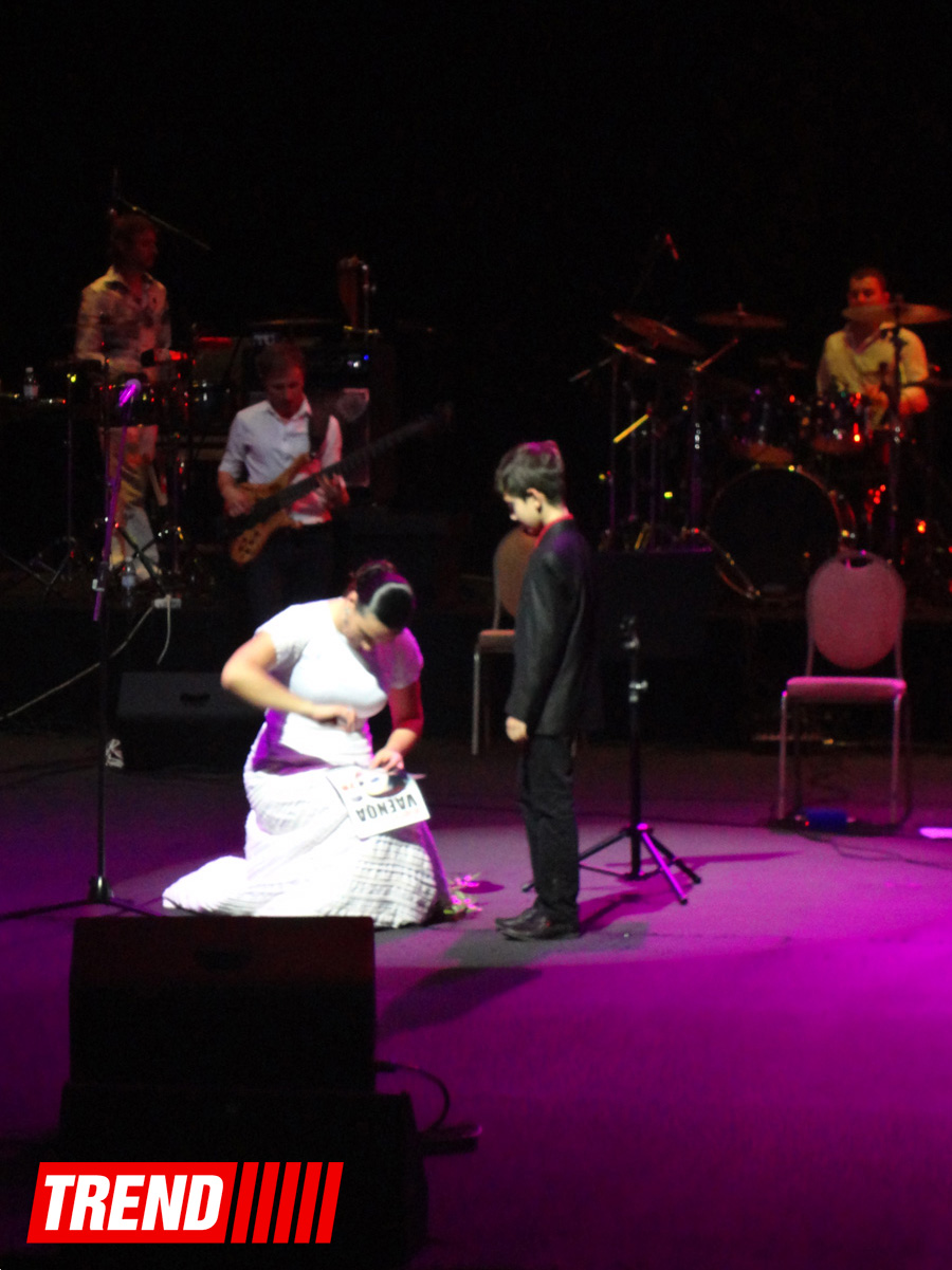 Неповторимая Елена Ваенга в Баку: импровизация и буря аплодисментов  (ФОТО)