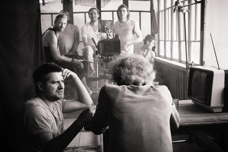 Он не был одинок - в коридоре шумел старый холодильник... (ФОТО)