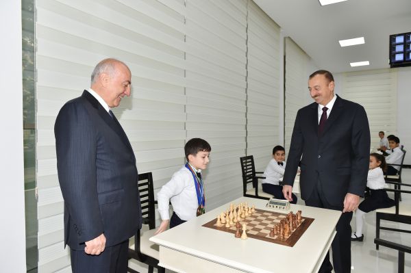 Президент Азербайджана принял участие в открытии шахматной школы в Хырдалане (ФОТО)