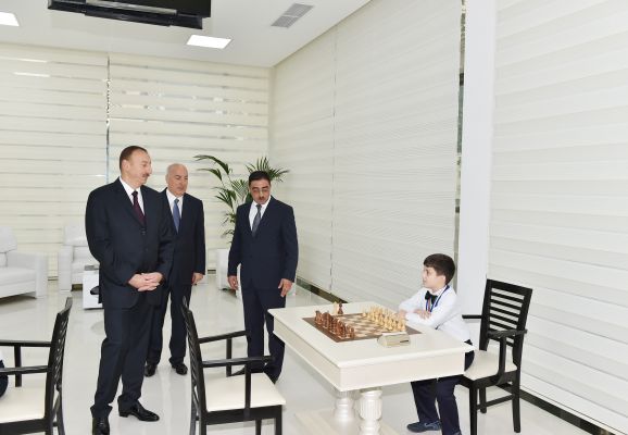 Президент Азербайджана принял участие в открытии шахматной школы в Хырдалане (ФОТО)