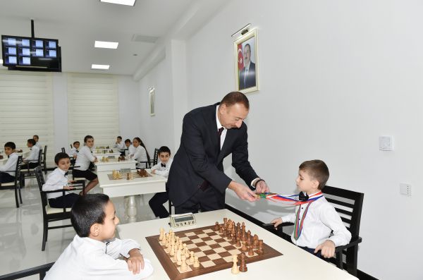 Президент Азербайджана принял участие в открытии шахматной школы в Хырдалане (ФОТО)