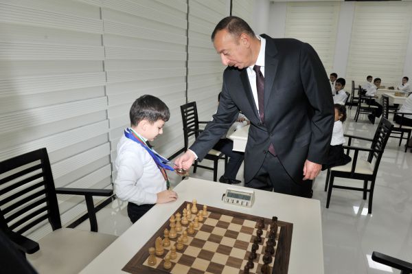 Президент Азербайджана принял участие в открытии шахматной школы в Хырдалане (ФОТО)