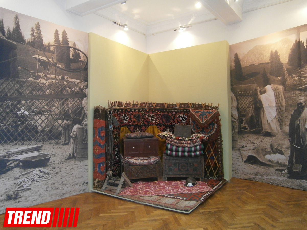 "Традиционный текстиль Кавказа и Центральной Азии" в Баку - национальные костюмы, ткани, ковры (ФОТО)