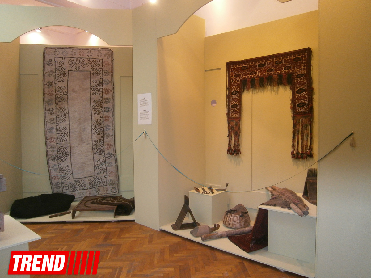 "Традиционный текстиль Кавказа и Центральной Азии" в Баку - национальные костюмы, ткани, ковры (ФОТО)