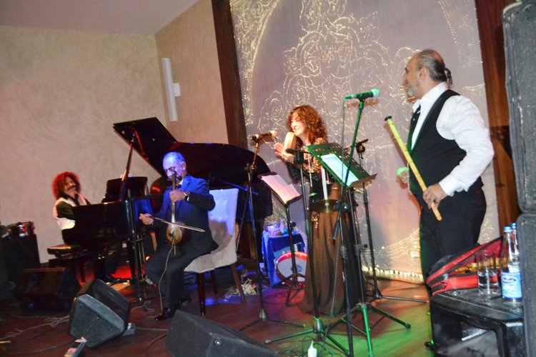 В Баку состоялся концерт  джазовой исполнительницы и перкуссионистки Сенем Дийиджи (ФОТО)