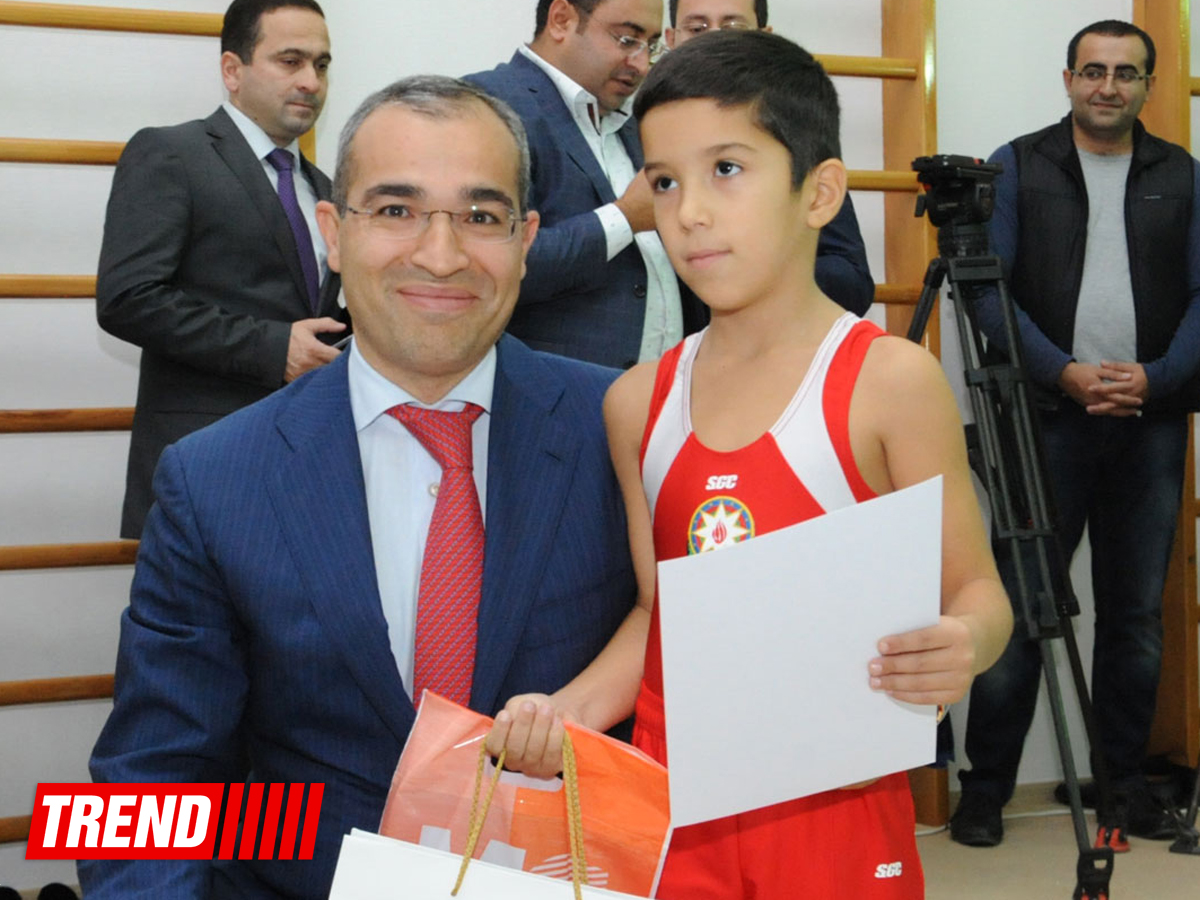 В Бакинской школе гимнастики состоялись гала-выступления (ФОТО)