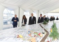 Президент Азербайджана и его супруга приняли участие в церемонии закладки фундамента вагоностроительного завода "Stadler" в Гяндже (ФОТО)