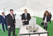 Президент Азербайджана и его супруга приняли участие в церемонии закладки фундамента вагоностроительного завода "Stadler" в Гяндже (ФОТО)
