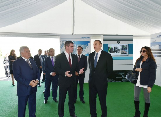 Президент Азербайджана и его супруга приняли участие в церемонии закладки фундамента вагоностроительного завода "Stadler" в Гяндже (ФОТО)