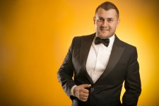 Телеведущий Мурад Ариф реализовал свой первый вокальный видеопроект (ФОТО)