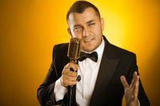 Телеведущий Мурад Ариф реализовал свой первый вокальный видеопроект (ФОТО)