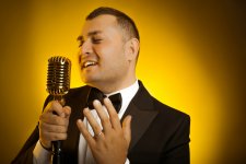 Телеведущий Мурад Ариф реализовал свой первый вокальный видеопроект (ФОТО)