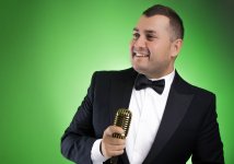 Телеведущий Мурад Ариф реализовал свой первый вокальный видеопроект (ФОТО)