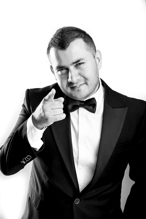 Телеведущий Мурад Ариф реализовал свой первый вокальный видеопроект (ФОТО)