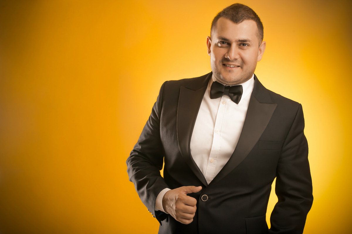 Телеведущий Мурад Ариф реализовал свой первый вокальный видеопроект (ФОТО)