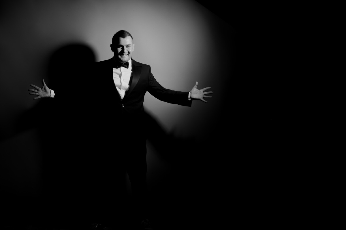 Телеведущий Мурад Ариф реализовал свой первый вокальный видеопроект (ФОТО)